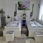 Apartment Galina 1 *